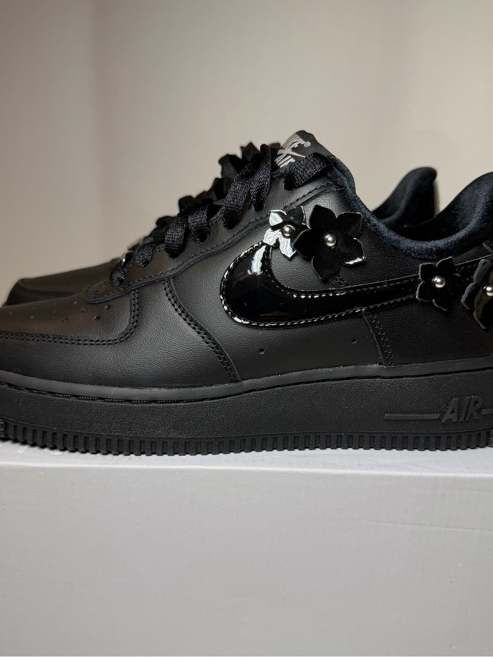 Nike Exclusive Air Force 1’07 Black Size 7.5 women